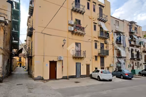 MONOLOCALE A PALERMO