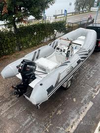 Gommone con motore Suzuki ari 40/60 e carrello