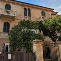 Ultimo piano divisibile con due balconi