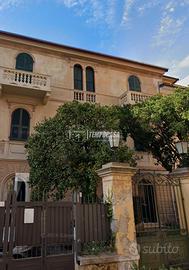 Ultimo piano divisibile con due balconi