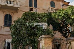 Ultimo piano divisibile con due balconi