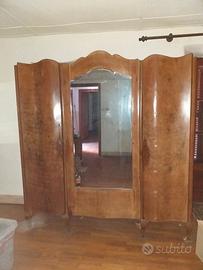 armadio vintage con specchio