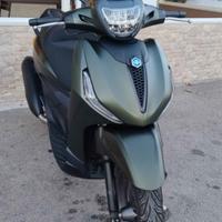 BEVERLY 300S VERDE JUNGLE 