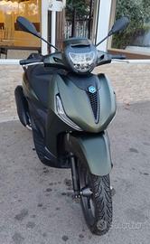 BEVERLY 300S VERDE JUNGLE 