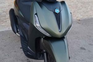 BEVERLY 300S VERDE JUNGLE 