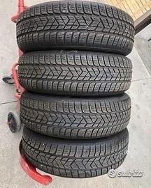 4 gomme invernali usate 205 40 17 Pirelli