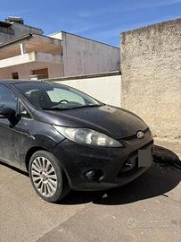 Ford fiesta completa per ricambi