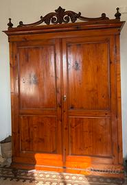 Armadio in legno massello stile rustico