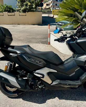Scooter Honda Adv 350 aprile 2025