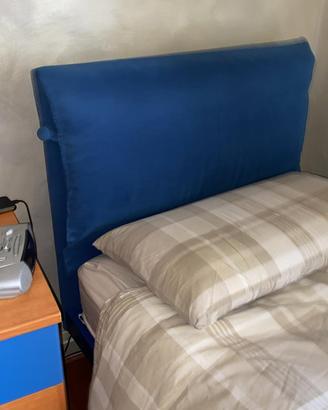 Letto singolo con testata imbottita