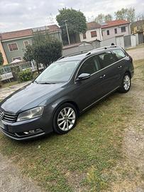 AUTO VOLKSAGEN