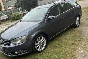 AUTO VOLKSAGEN