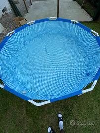 Piscina fuori terra con accessori