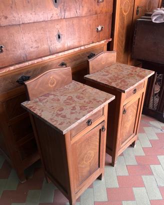 Comodini in legno e marmo