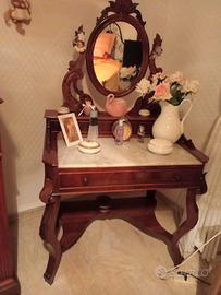 Toletta stile liberty con specchio