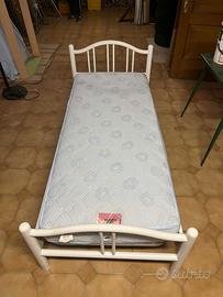 Letto in buonissime condizioni – singolo