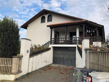 Immobile in asta di 867 m² con 4 locali e box auto
