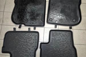 tappetini e vasca baule peugeot 208