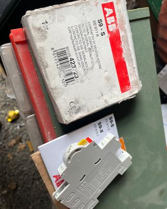 Contatto di segnalazione interruttori