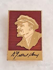 Spilla sovietica con profilo di Vladimir Lenin