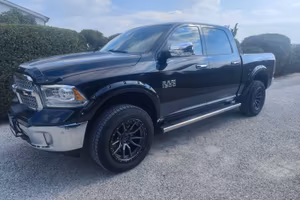 Ram 1500 5.7 HEMI 401cv crew cab LARAMIE