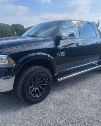 Ram 1500 5.7 HEMI 401cv crew cab LARAMIE