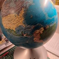 mappamondo da tavolo con costellazioni