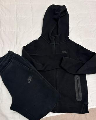 Nike Tech