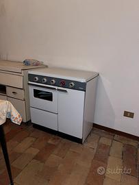 Cucina “ZOPPAS” a gas con forno e vano bombola