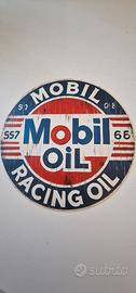 Targa in metallo Mobil Oil auto vintage 
