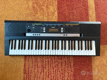 Tastiera Yamaha PSR-E243