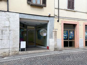 NEGOZIO A MONTICHIARI