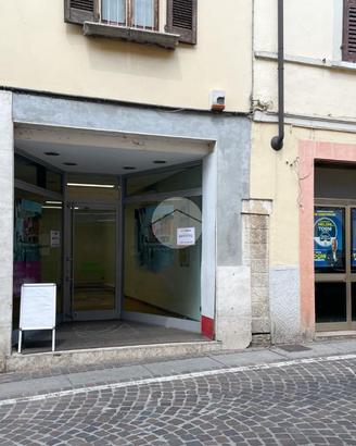 NEGOZIO A MONTICHIARI