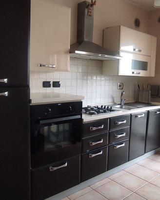 Cucina completa di elettrodomestici zanussi