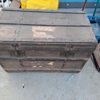 antico baule da viaggio in legno