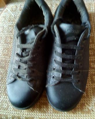 Scarpe tipo ginnastica