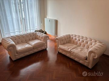 2 divani Chester di Poltrona Frau color rosa tenue