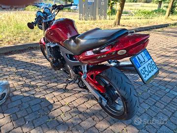 kawasaki zr7.  750