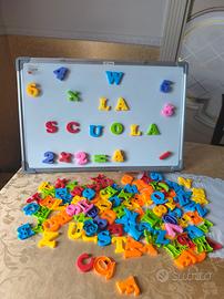 Lavagna magnetica più set di lettere e numeri