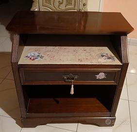 COMODINI DI VERO LEGNO MASSELLO CON SPALLIERA LETT