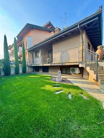 Villa di 200 m² con 3 locali e box auto doppio a R