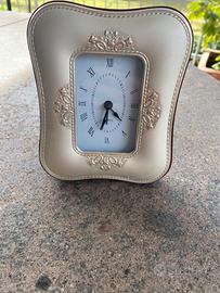 Orologio da tavolo ricoperto in argento