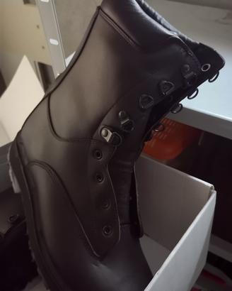 Scarpe, Anfibi militari