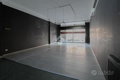 NEGOZIO A PALAZZOLO SULL'OGLIO