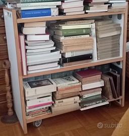 Scaffale-carrello in legno con ruote