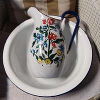 catino e brocca dipinta