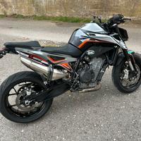 Duke 790