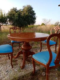Tavolo antico comprese sedie