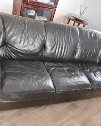 Divano 3 posti e poltrona di Natuzzi.
