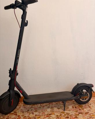 Monopattino xiaomi eletric scooter 4 lite